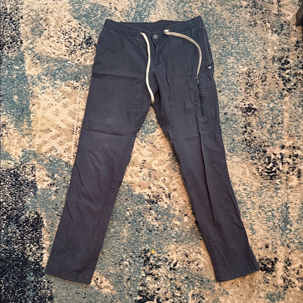 Vuori Men's Medium Navy Cargo Drawstring Athleisure Pants